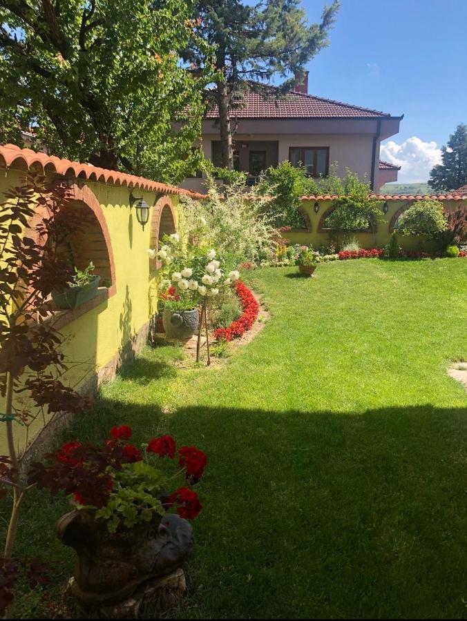 Lux Garden Home D Kumanovo Ngoại thất bức ảnh